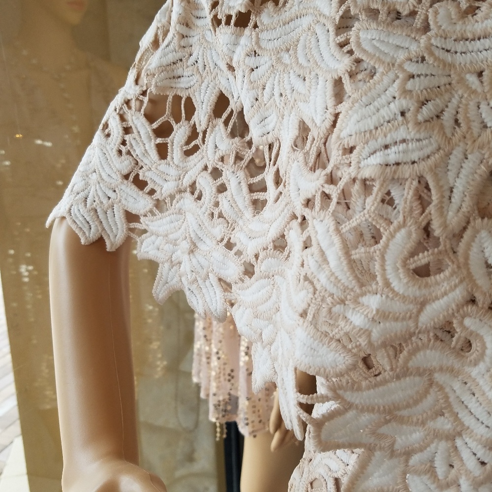 Pretty  chrochet lace dress - Picture 5 of 6